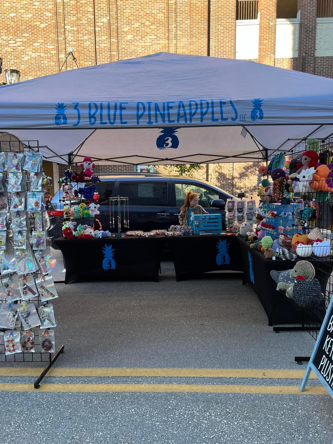 3 blue pineapples cedar rapids farmers market tent
